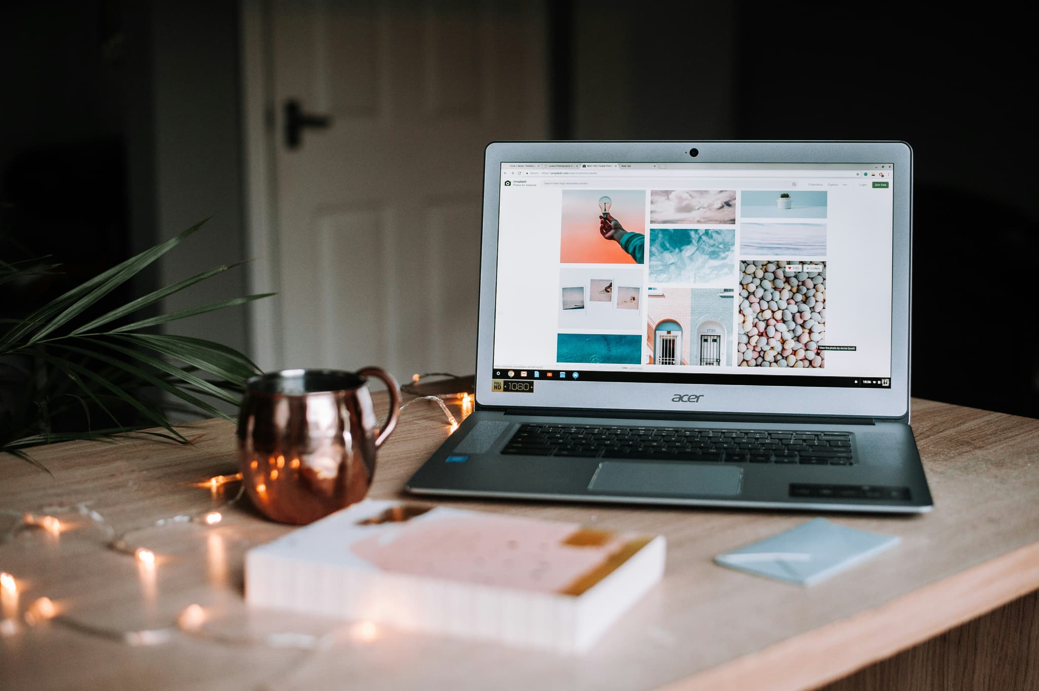 Traveler using online booking platform